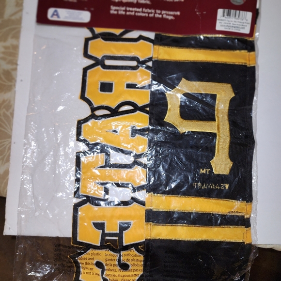 Collegiate Decorative Flag - Picture 6 of 7